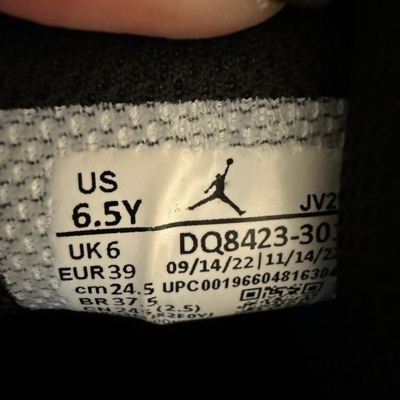 AIR JORDAN 1 MID - Picture 7 of 7